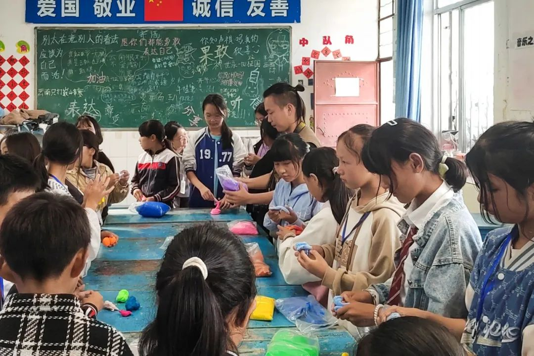 Last two weeks, we celebrated  summer vacation together with the children from Yunnan